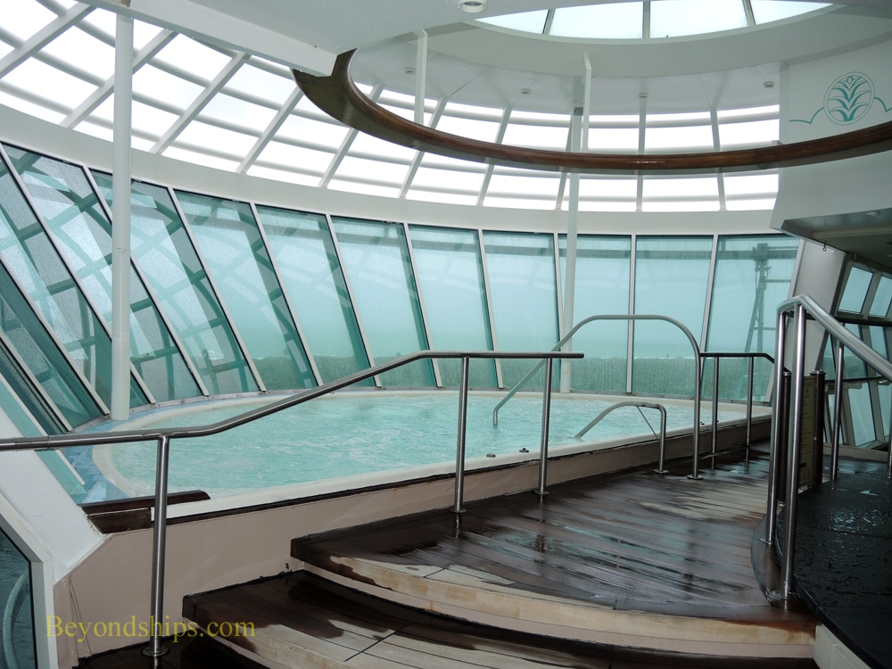 Cruise ship Freedom of the Seas, Solarium pool area