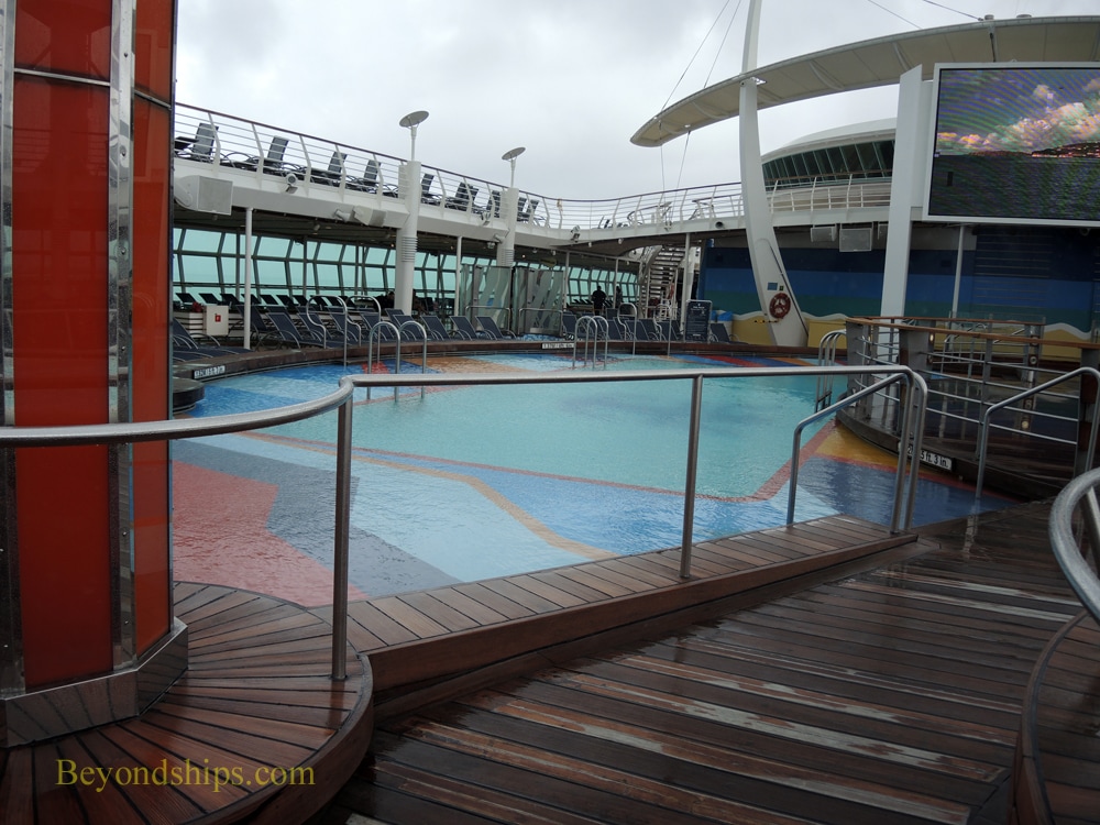 Cruise ship Freedom of the Seas, main pool area