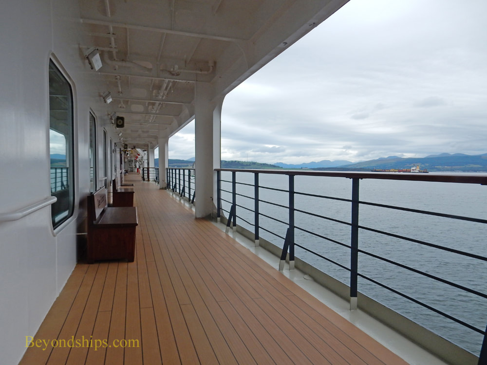 Cruise ship Queen Elizabeth promenade