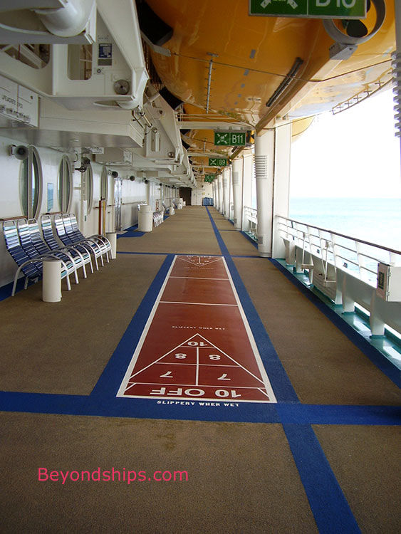 Cruise ship Adventure of the Seas, shuffleboard