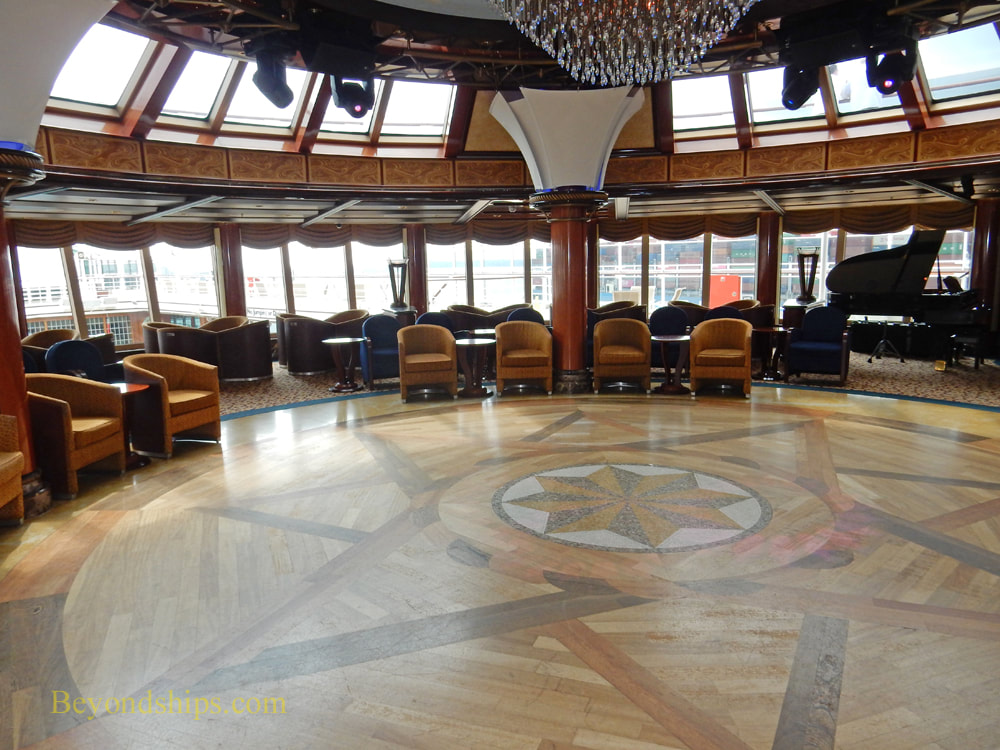 Cruise ship Queen Elizabeth Yacht Club