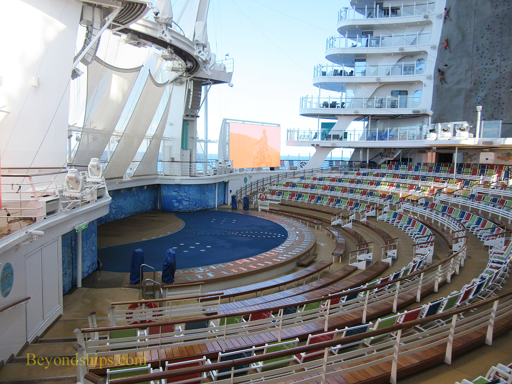 Symphony of the Seas of the Seas, Aqua Theater