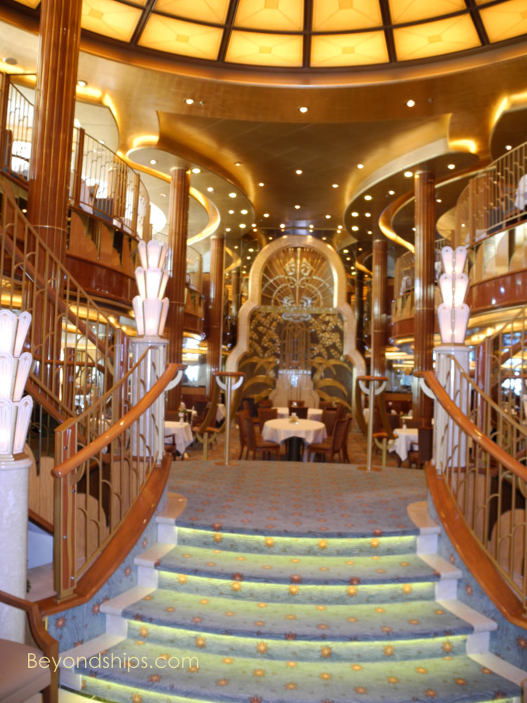 Britannia Restaurant, cruise ship Queen Elizabeth