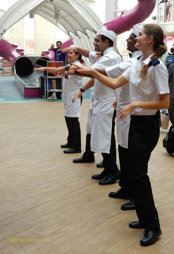 Symphony of the Seas Jonny Rocket's dancers