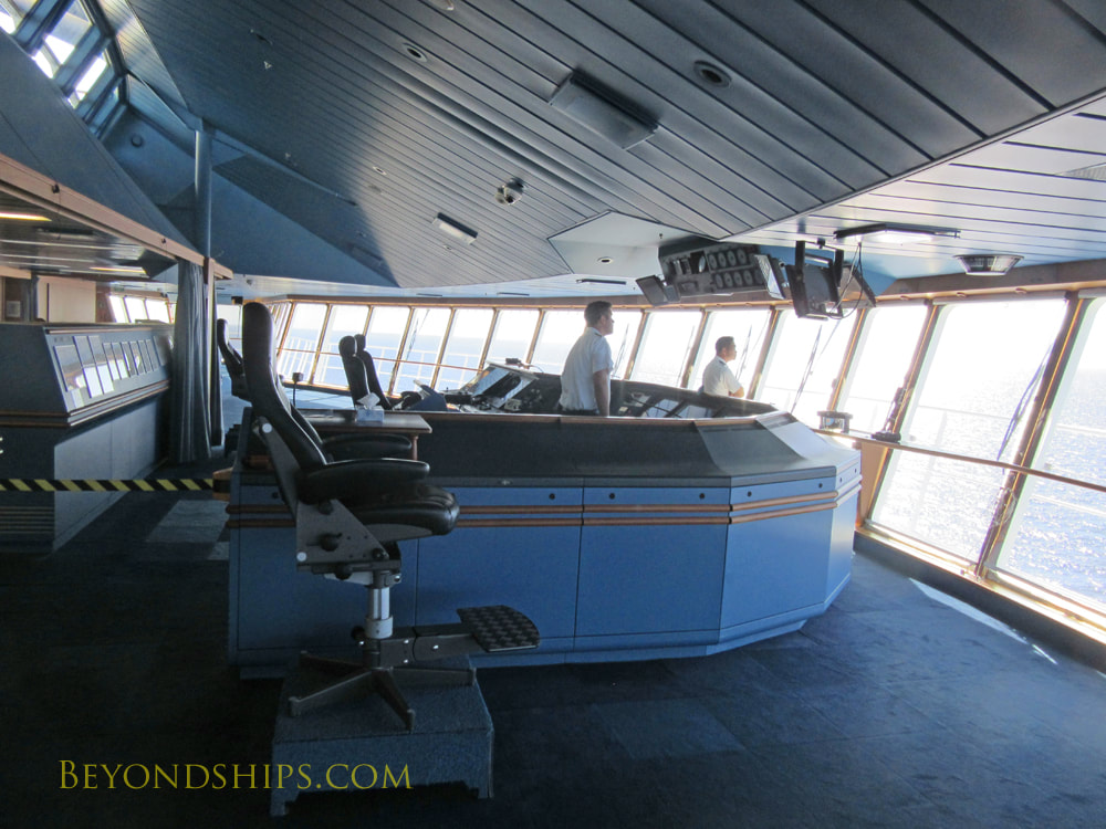 Cruise ship Mariner of the Seas bridge