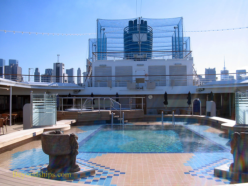 Cruise ship Noordam, pool areas