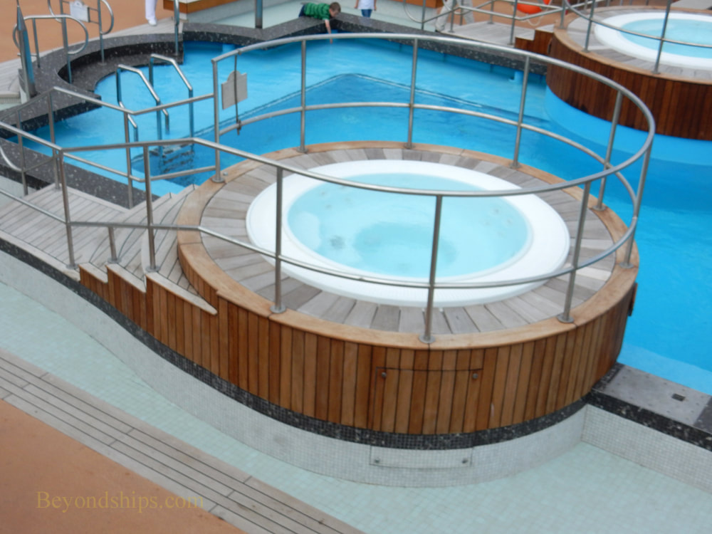 Cruise ship Pacific Princess pools