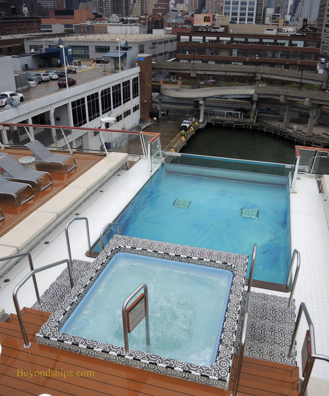 Cruise ship Viking Star, infinity pool area