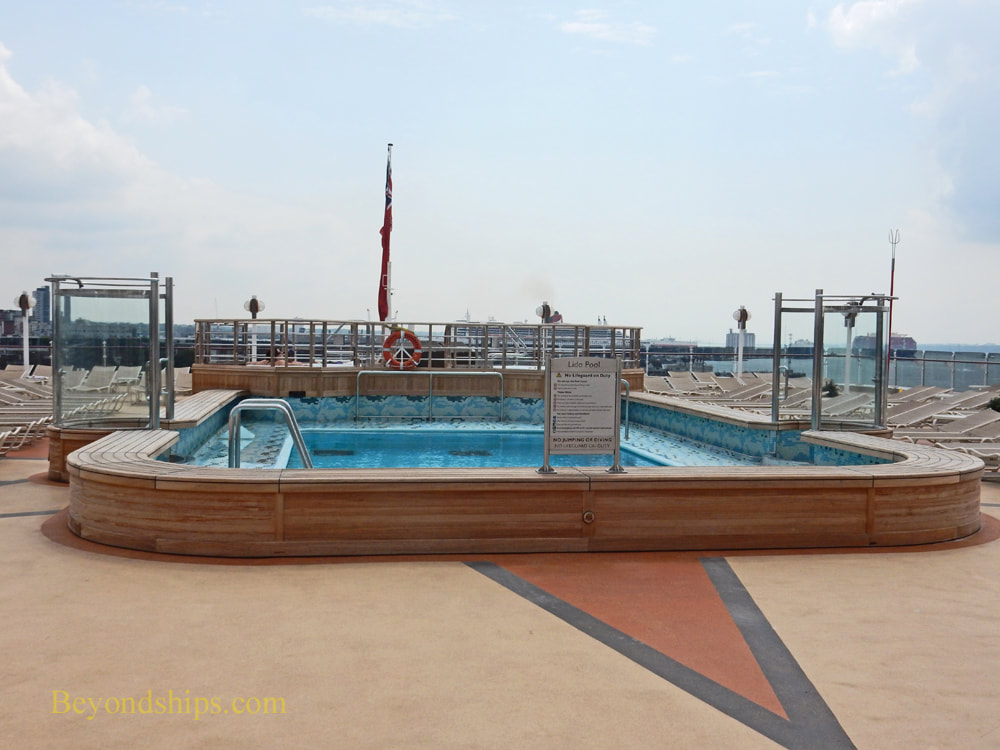 Cruise ship Queen Elizabeth, Lido Pool