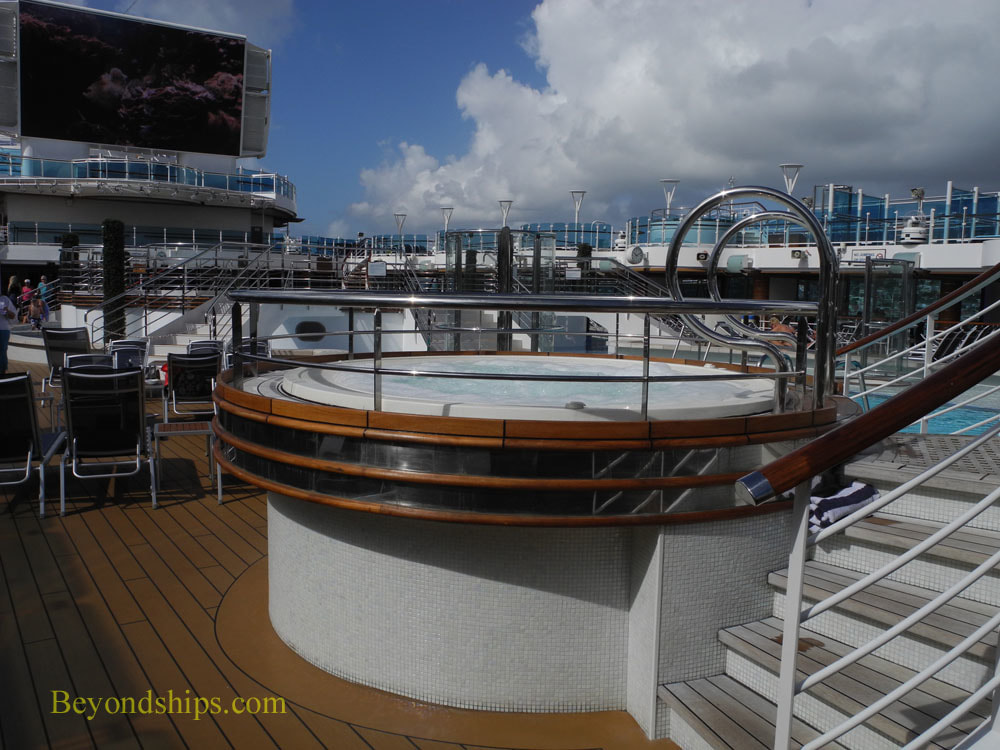 Cruise ship Regal Princess pools