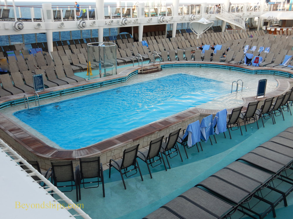 Norwegian Bliss cruise ship pool area