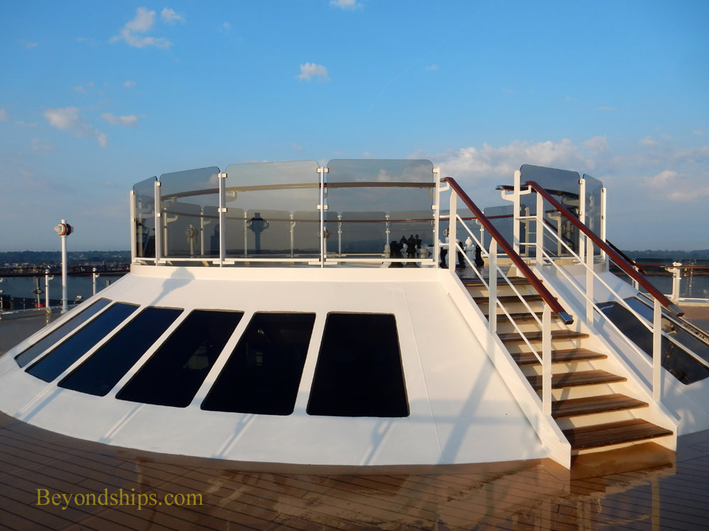 Cruise ship Queen Elizabeth observation platform