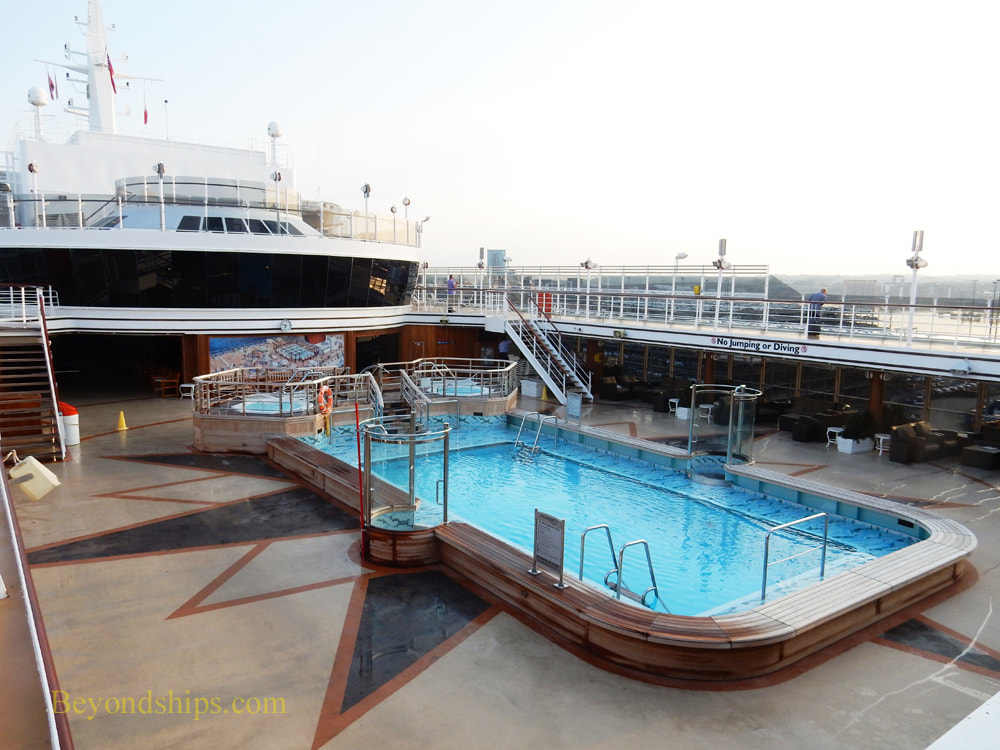 Cruise ship Queen Elizabeth pool deck