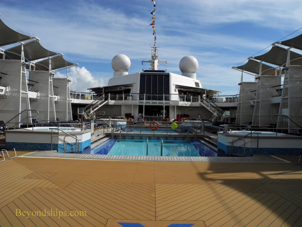 Cruise ship Celebrity Reflection pool area