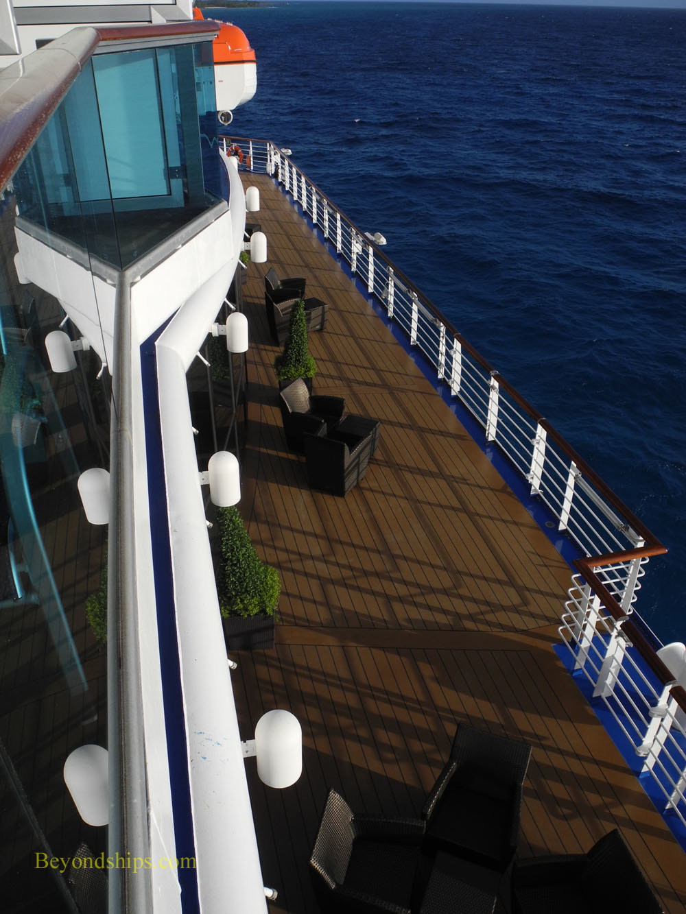 Cruise ship Regal Princess, promenade