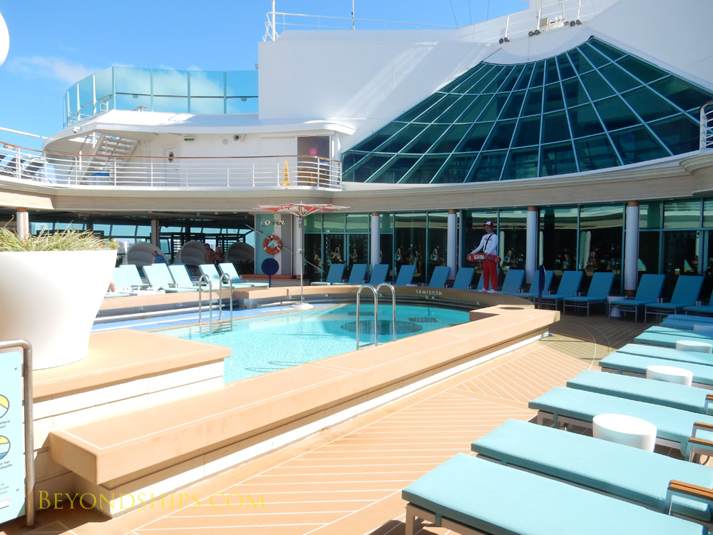 Cruise ship Mariner of the Seas pools