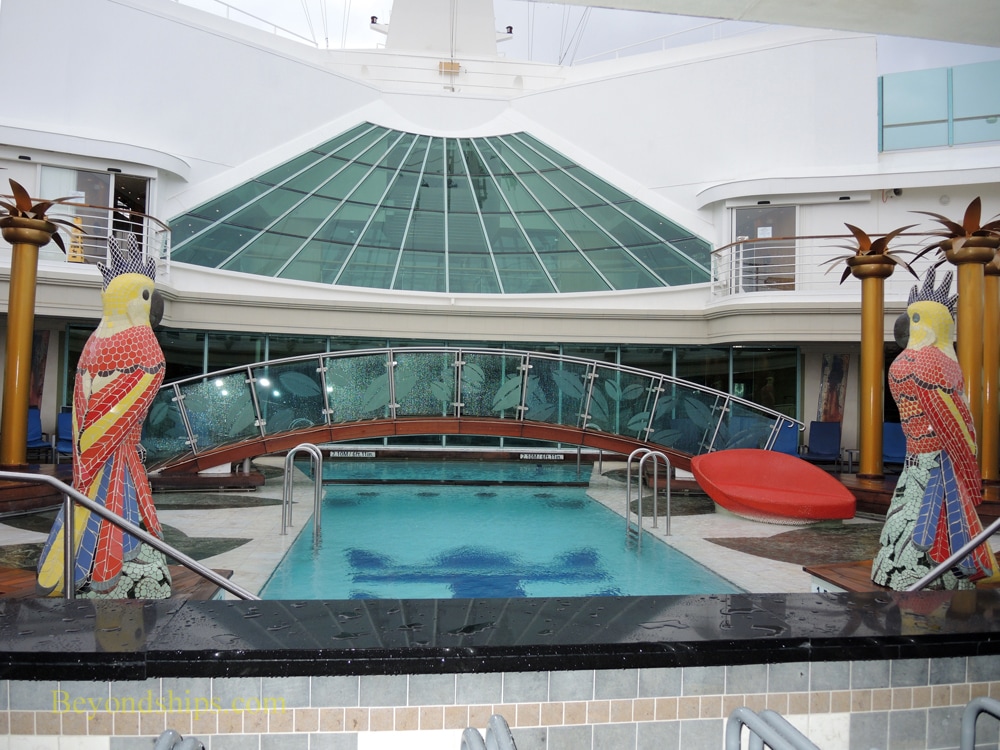 Cruise ship Freedom of the Seas, Solarium pool area