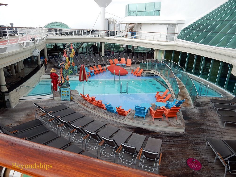 Cruise ship Independence of the Seas, Solarium pool area