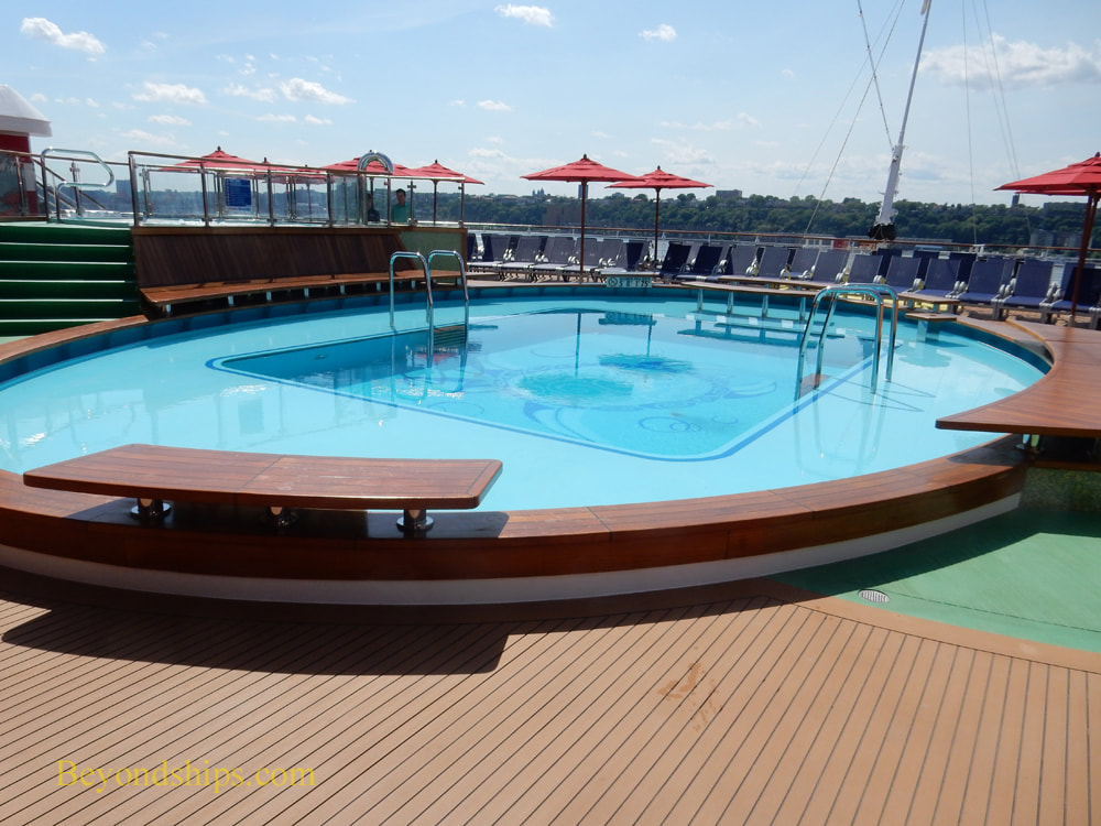 Tides pool area, Carnival Horizon, cruise ship
