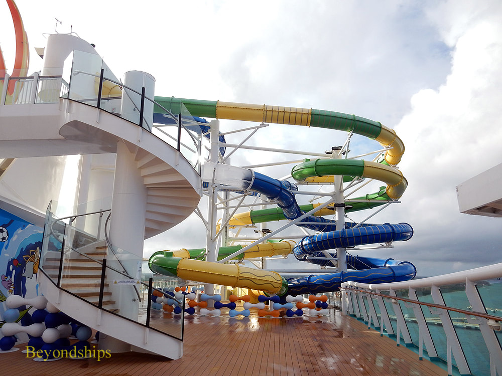 Cruise ship Independence of the Seas, water slides