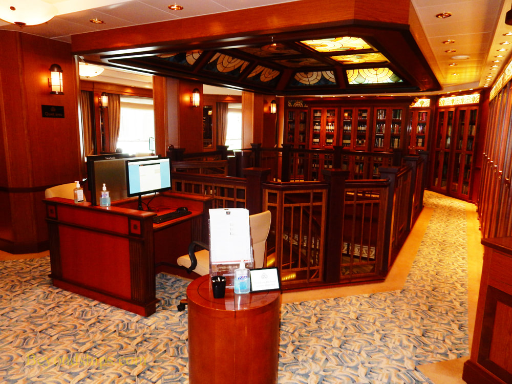 Library, cruise ship Queen Elizabeth