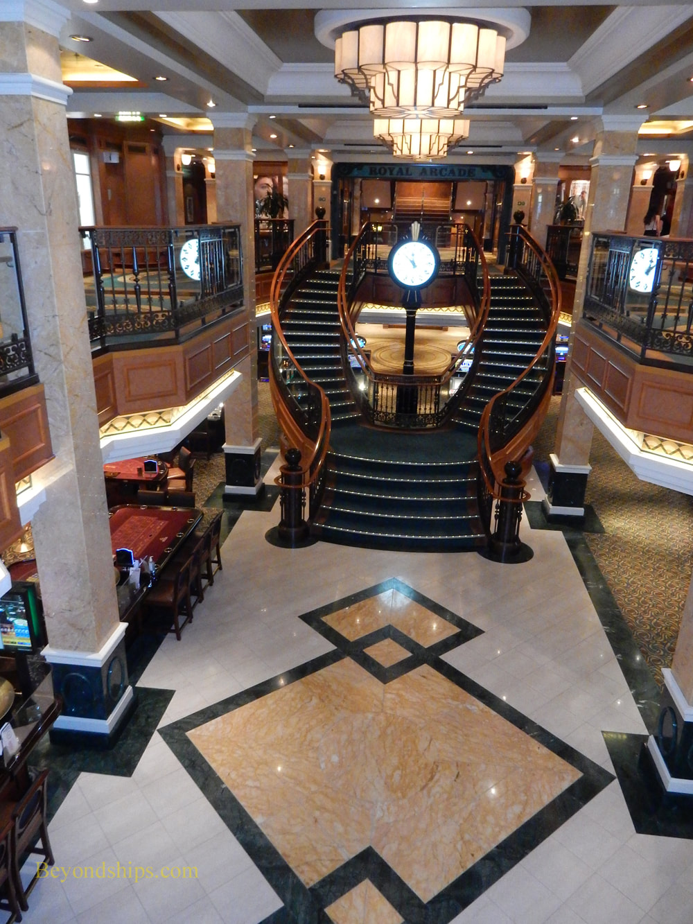 Forward atrium, Shops, cruise ship Queen Elizabeth