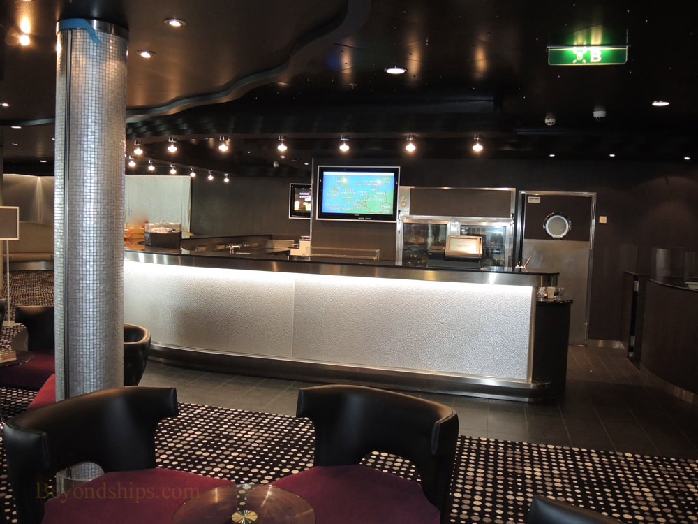 Cruise ship Norwegian Jade, bars and lounges, Bliss Lounge