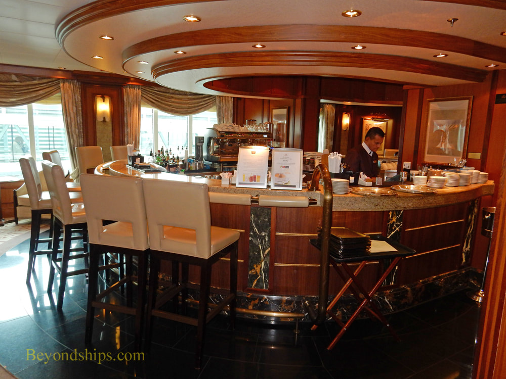 Cruise ship Queen Elizabeth, bars and lounges
