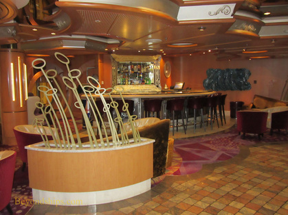 Cruise ship Navigator of the Seas bars and lounges