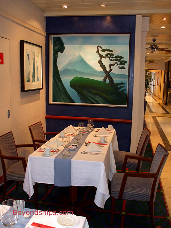 Queen Mary 2, alternative dining