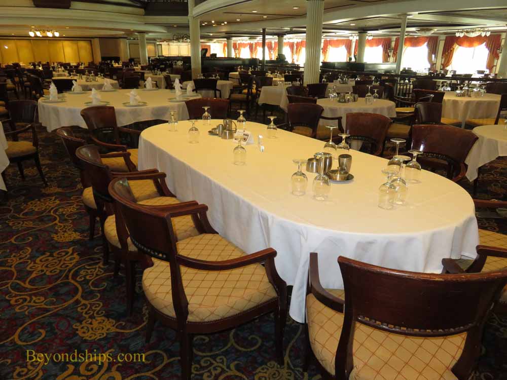 Cruise ship Enchantment of the Seas, main dining room