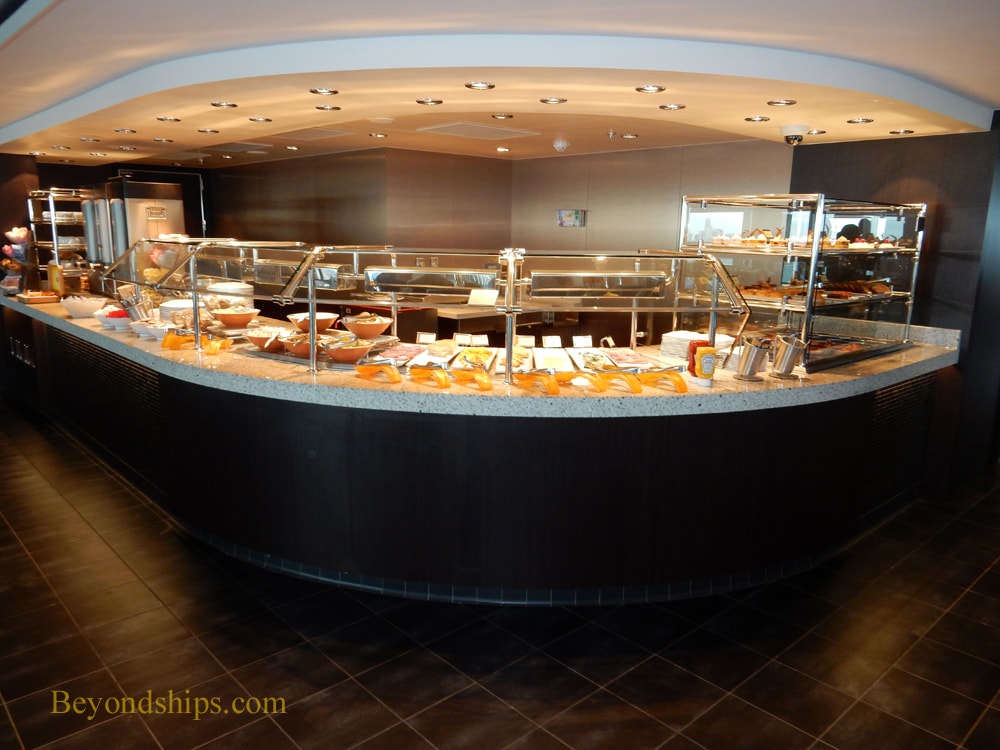Casual dining on cruise ship Norwegian Bliss
