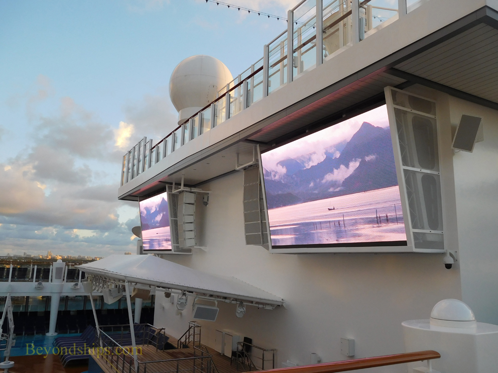 Picture Norwegian Escape cruise ship, entertainment
