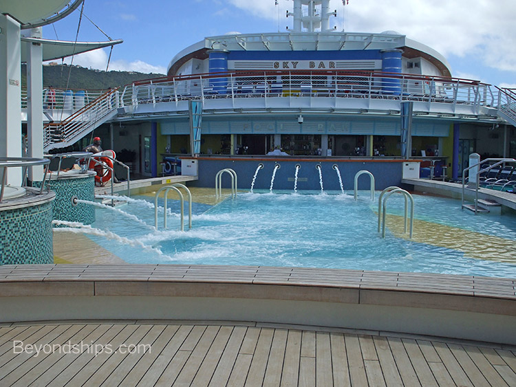 Cruise ship Serenade of the Seas pools