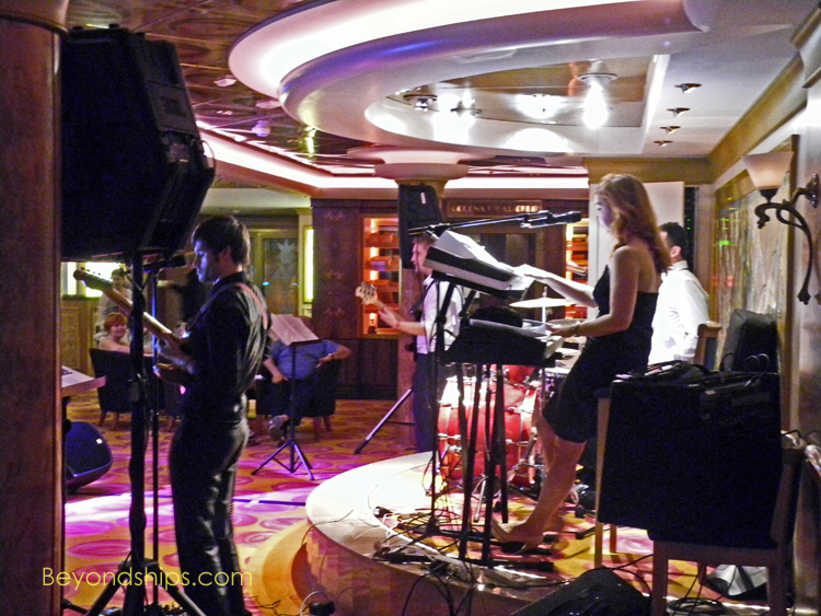 Band, Spinnaker Lounge, Norwegian Gem cruise ship