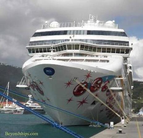 Cruise ship Norwegian Pearl