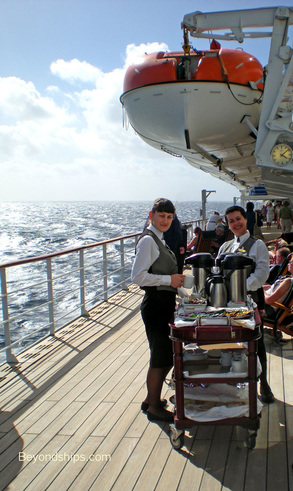 Queen Mary 2, open decks tea