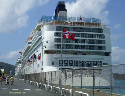 Cruise ship Norwegian Pearl